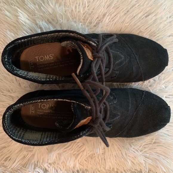 TOMS Black Suede Wedges SIZE 7 - Picture 5 of 6